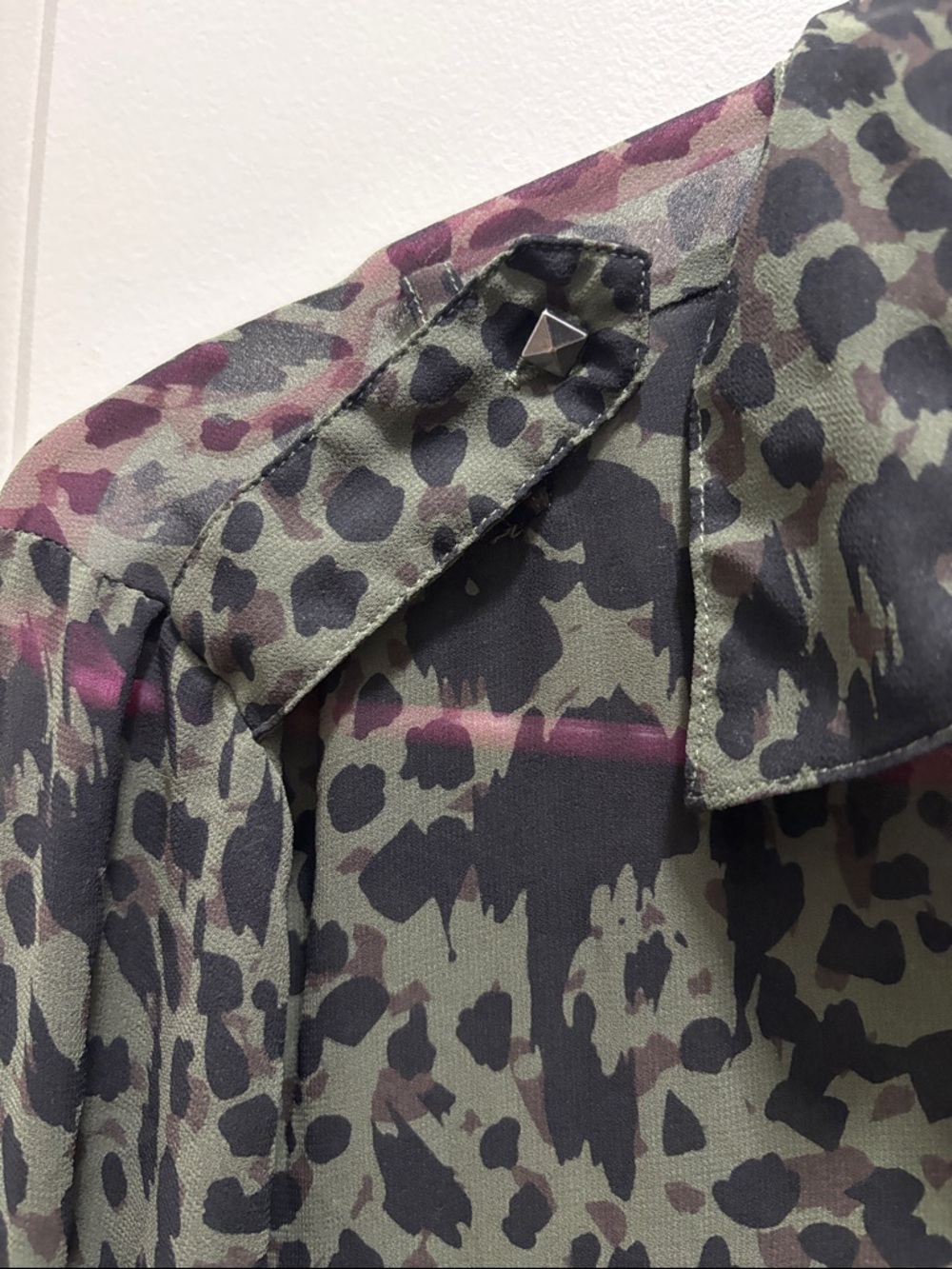 Rock & Republic Olive Green and Black Leopard Print Top - Picture 8 of 10
